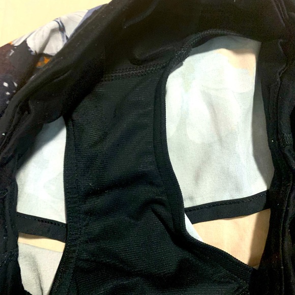 Lululemon speed shorts butterfly size 4 with 2.5” inseam - Picture 8 of 8